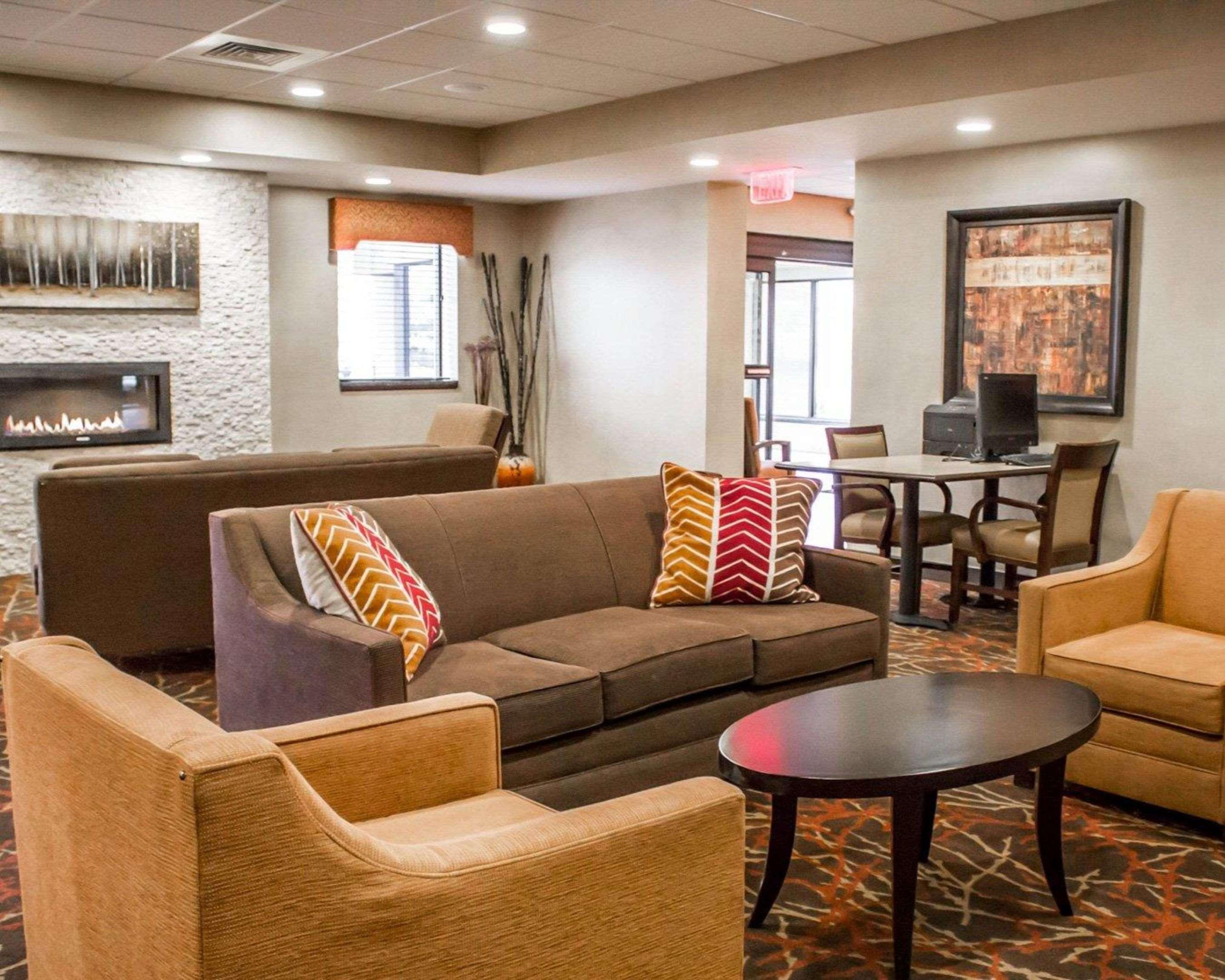 Wadsworth Comfort Inn & Suites מראה חיצוני תמונה