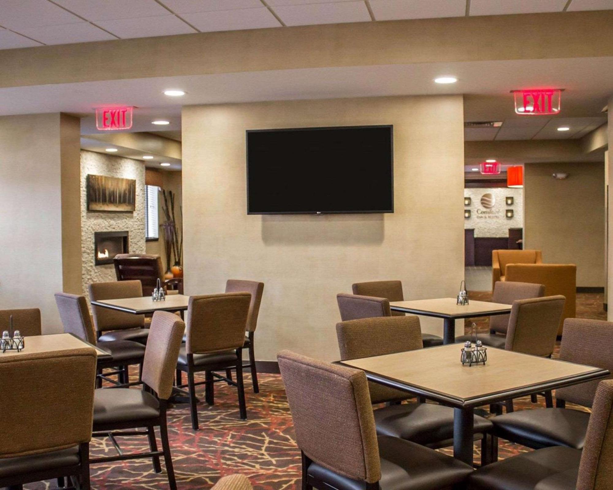 Wadsworth Comfort Inn & Suites מראה חיצוני תמונה