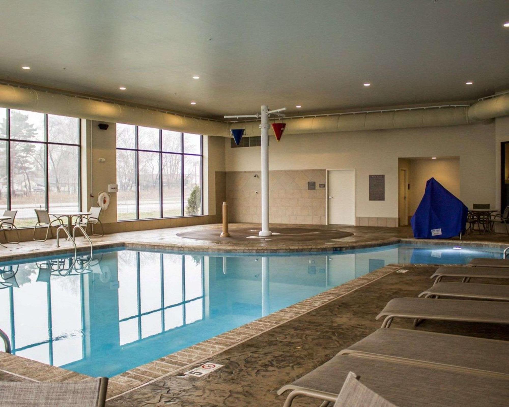 Wadsworth Comfort Inn & Suites מראה חיצוני תמונה