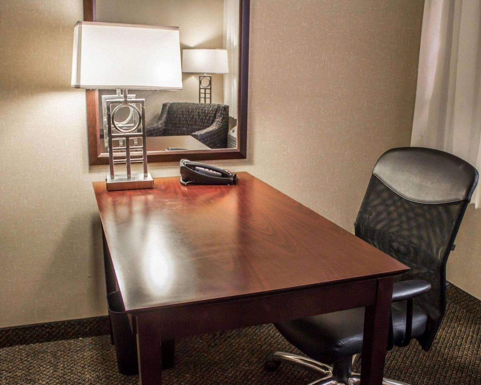 Wadsworth Comfort Inn & Suites מראה חיצוני תמונה