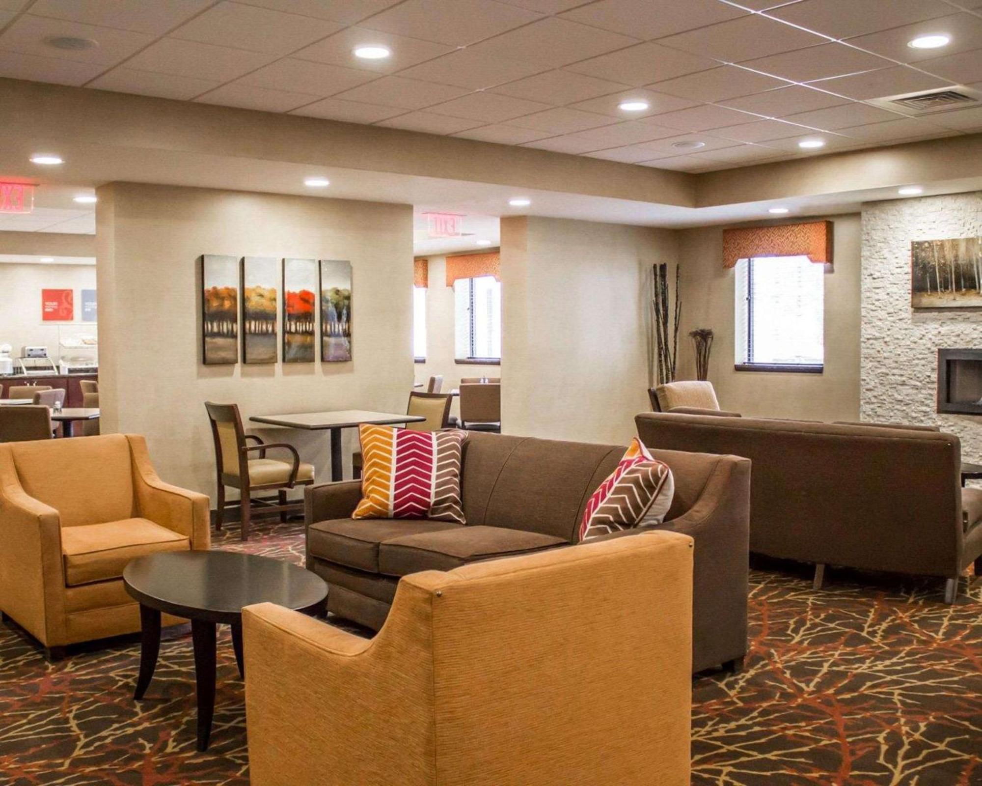 Wadsworth Comfort Inn & Suites מראה חיצוני תמונה